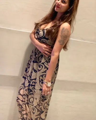 Curti Escort